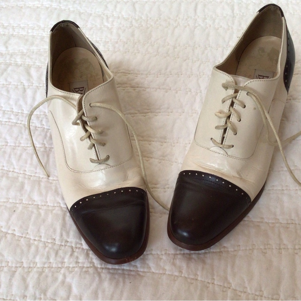 Bandolino cream/brown lace up heeled oxfords, 7M